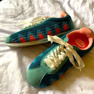 Poppy Hand Crocheted Women’s Running Style lace up Sneakers Size 8 US